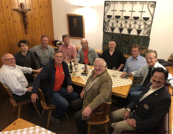 Stammtisch.jpg  