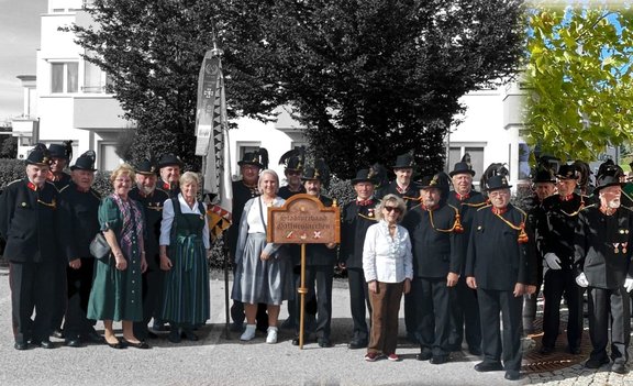 Bildzusammenschnitt_Ausrückung_140_Jahre_KB_St._Marien.jpg
